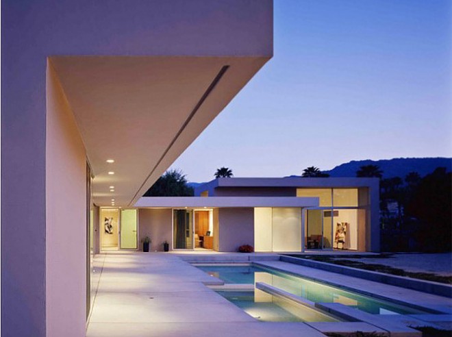 Modern desert oasis house in Palm Springs, CA